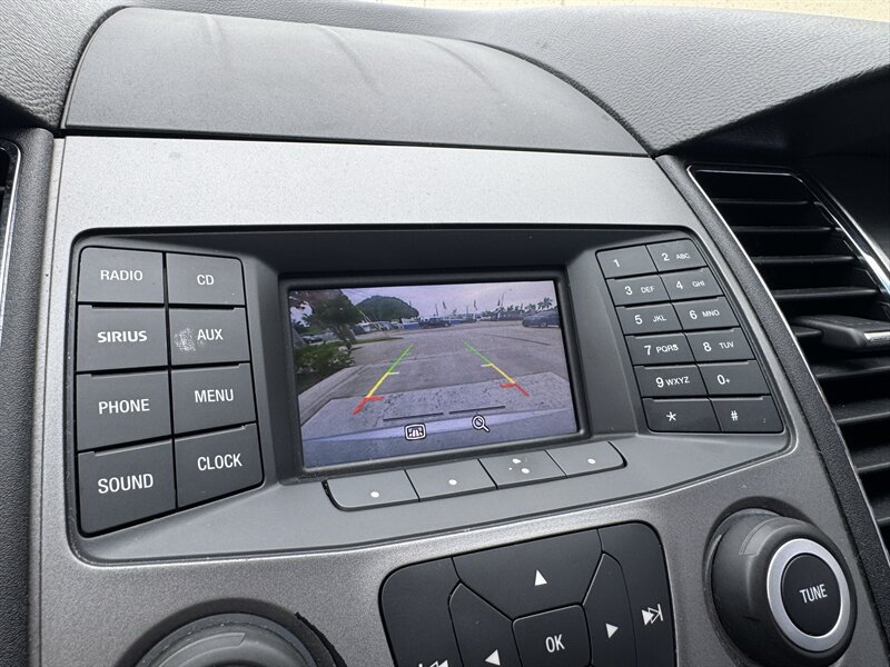 Used 2017 Ford Taurus SEL FWD image 11