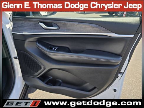 Used 2023 Jeep Grand Cherokee Limited w/ Black Appearance Package RWD image 35