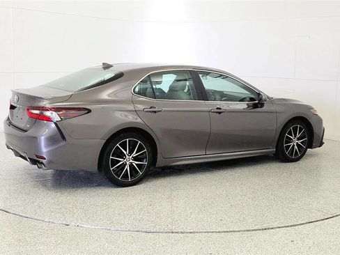 Used 2023 Toyota Camry SE FWD image 8