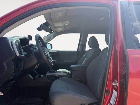 Used 2018 Toyota Tacoma SR5 RWD image 9