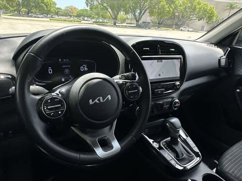 Used 2023 Kia Soul EX FWD image 13