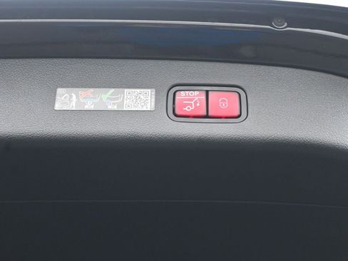 Used 2025 Mercedes-Benz GLC 300 image 25