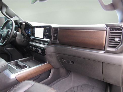 Used 2024 Chevrolet Silverado 2500 High Country image 40