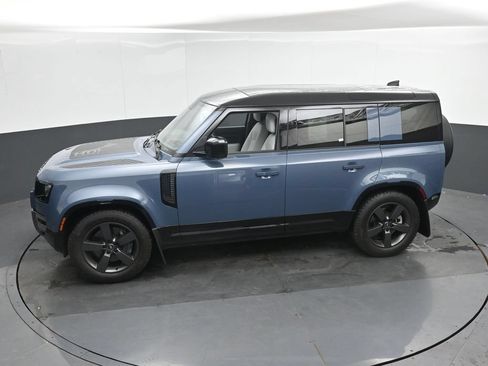 Used 2025 Land Rover Defender 110 X-Dynamic SE AWD/4WD image 37