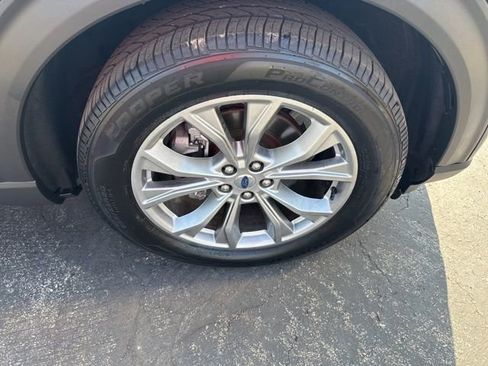 Used 2021 Ford Explorer Limited w/ Equipment Group 301A AWD/4WD image 26