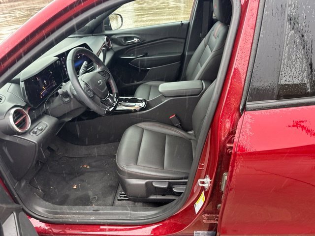 Used 2025 Chevrolet Trax RS w/ Driver Confidence Package FWD image 23