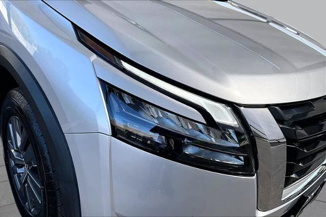 Certified 2024 Nissan Pathfinder SV FWD image 27
