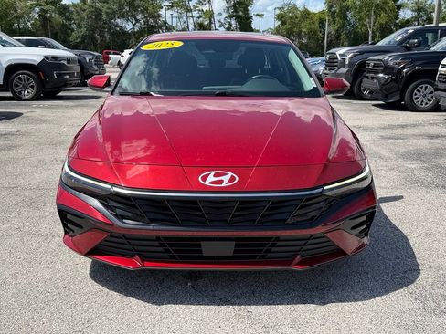 Used 2025 Hyundai Elantra SEL FWD image 2