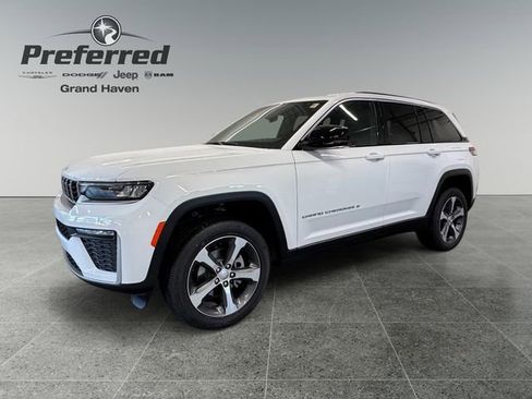 New 2026 Jeep Grand Cherokee Limited w/ Trailer Tow Package AWD/4WD image 12
