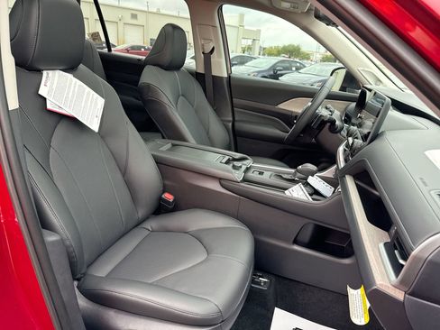 Certified 2026 Toyota Grand Highlander Platinum image 26