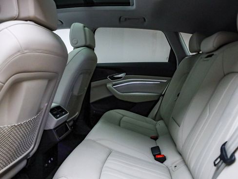 Used 2021 Audi e-tron Premium Plus w/ Premium Plus Package image 20