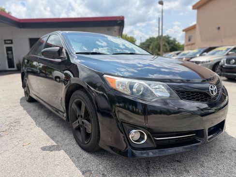 Used 2012 Toyota Camry SE FWD image 6