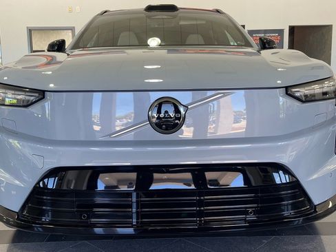 Used 2025 Volvo EX90 Ultra image 8