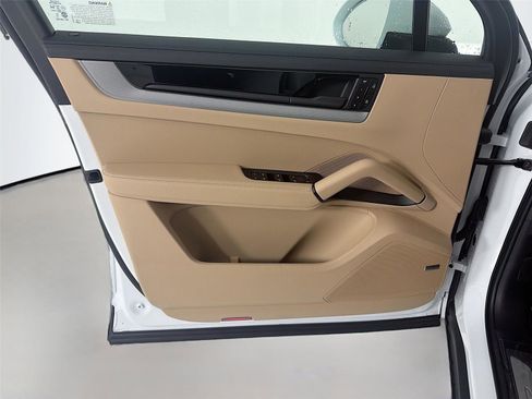 New 2026 Porsche Cayenne S image 6