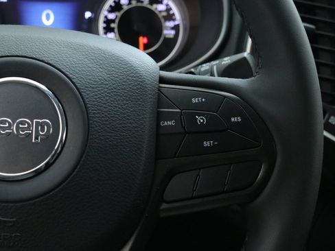 Used 2022 Jeep Cherokee Trailhawk image 14