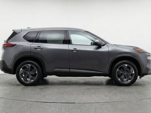 Used 2025 Nissan Rogue SV FWD image 11