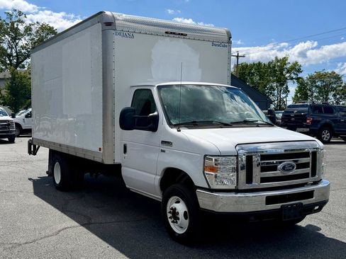 Used 2019 Ford E-350 and Econoline 350 Super Duty w/ Power Windows & Locks Group RWD image 4