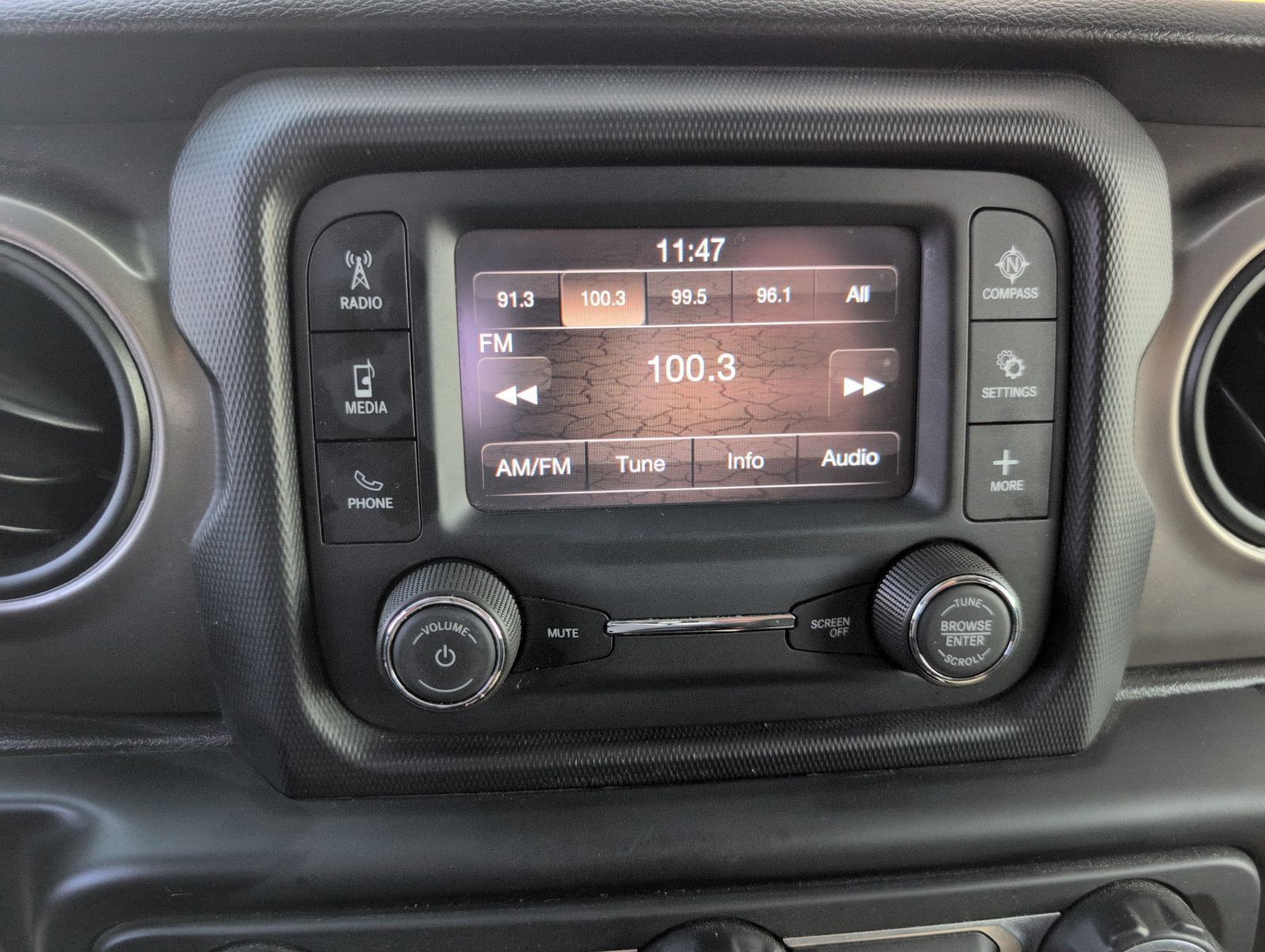Used 2021 Jeep Gladiator Sport AWD/4WD image 14
