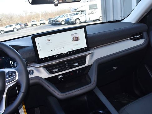 New 2026 Ford Explorer Active w/ Active Comfort Package AWD/4WD image 18