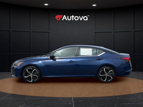 Used 2024 Nissan Altima 2.5 SR FWD image 2