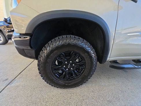 Used 2022 Chevrolet Silverado 1500 ZR2 w/ Technology Package AWD/4WD image 34