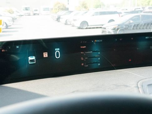 Used 2025 Ford Expedition Tremor AWD/4WD image 33