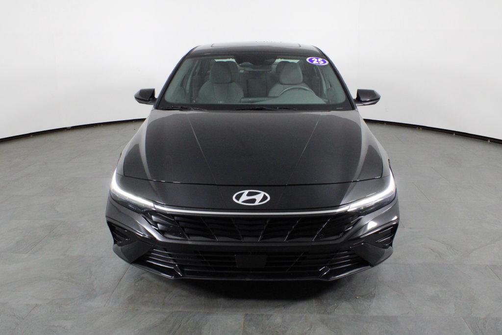 Certified 2025 Hyundai Elantra SEL FWD image 13