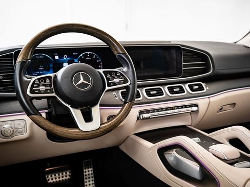 Used 2022 Mercedes-Benz GLS 450 4MATIC image 4