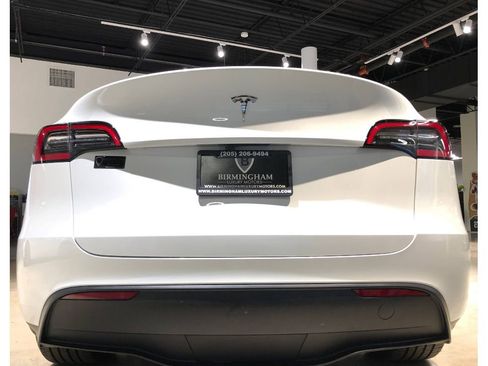 Used 2024 Tesla Model Y Long Range image 12