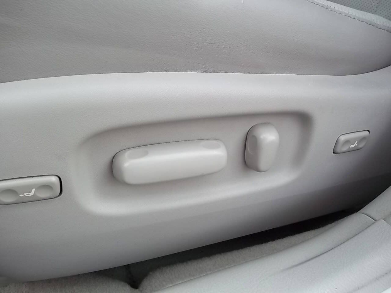 Used 2011 Toyota Avalon Limited FWD image 15