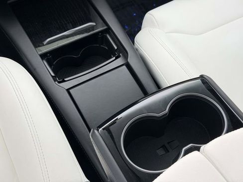 Used 2018 Tesla Model X 75D image 16