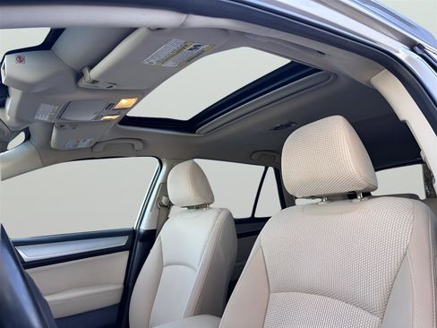 Used 2017 Subaru Outback 2.5i Premium image 15