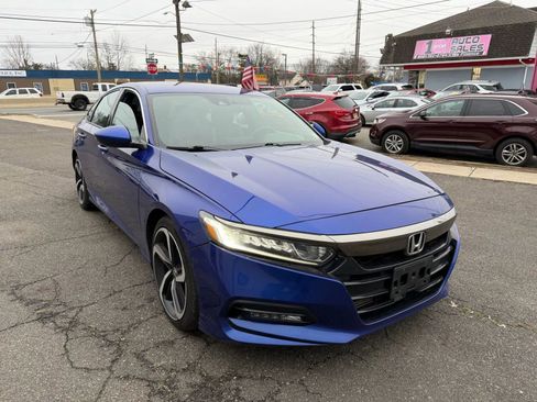 Used 2018 Honda Accord Sport image 2