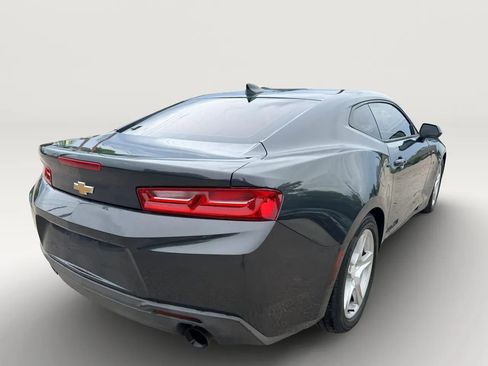 Used 2018 Chevrolet Camaro LT RWD image 6