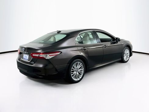 Used 2018 Toyota Camry XLE w/ Audio Package FWD image 5