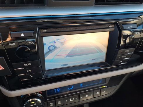 Used 2015 Toyota Corolla LE image 23