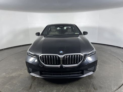 Certified 2025 BMW 530i xDrive w/ Premium Package image 5