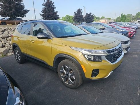 Used 2024 Kia Seltos S AWD/4WD image 3
