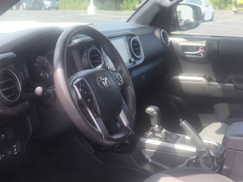 Used 2023 Toyota Tacoma TRD Sport w/ Technology Package AWD/4WD image 16