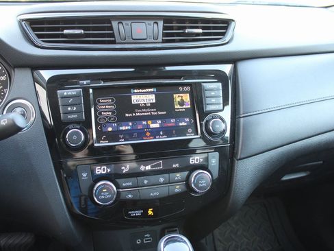 Used 2019 Nissan Rogue SV image 6