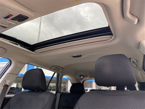 Used 2017 Subaru Outback 2.5i Premium image 12