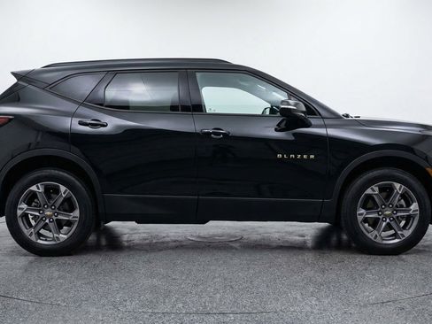 Used 2025 Chevrolet Blazer LT FWD image 11