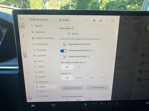 Used 2022 Tesla Model X image 43