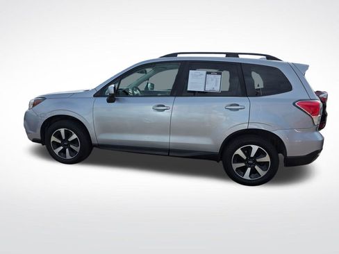 Used 2017 Subaru Forester 2.5i Premium w/ All-Weather Package image 4