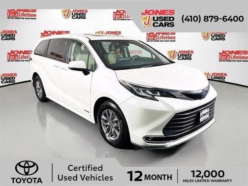 Certified 2021 Toyota Sienna XLE FWD image 1