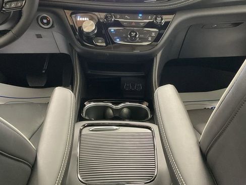 New 2025 Chrysler Pacifica Limited image 14