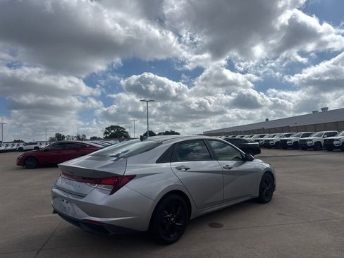 Used 2021 Hyundai Elantra SEL w/ Convenience Package FWD image 20