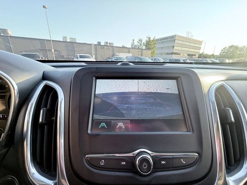 Used 2018 Chevrolet Equinox LT AWD/4WD image 16