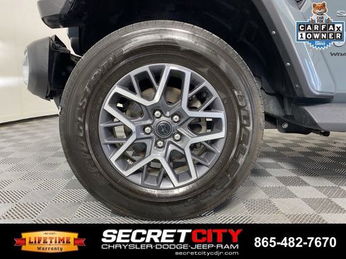 Used 2024 Jeep Wrangler Unlimited Sahara w/ Safety Group AWD/4WD image 9