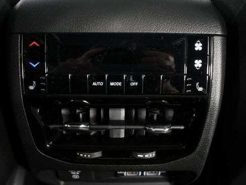 New 2025 Jeep Grand Cherokee L Limited w/ Black Appearance Package image 19